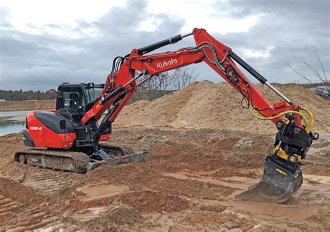 Leos Compact Excavating 